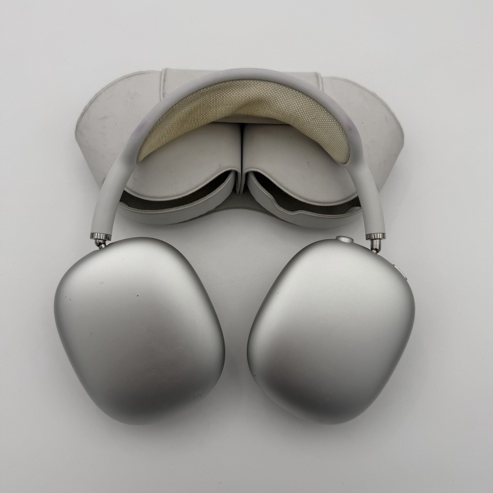 Apple AirPods Max Wireless Over-Ear Headset A2096 - Silver w/ Case